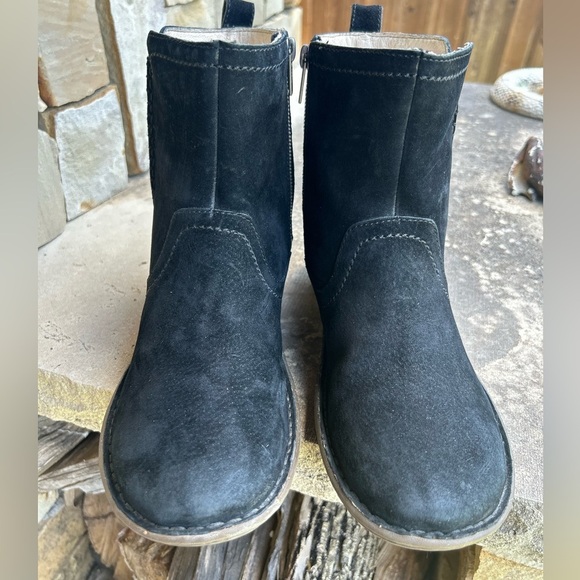 UGG Black Neevah Leather Suede Boots with  sheepskin lining Sz-9. R - Picture 3 of 12